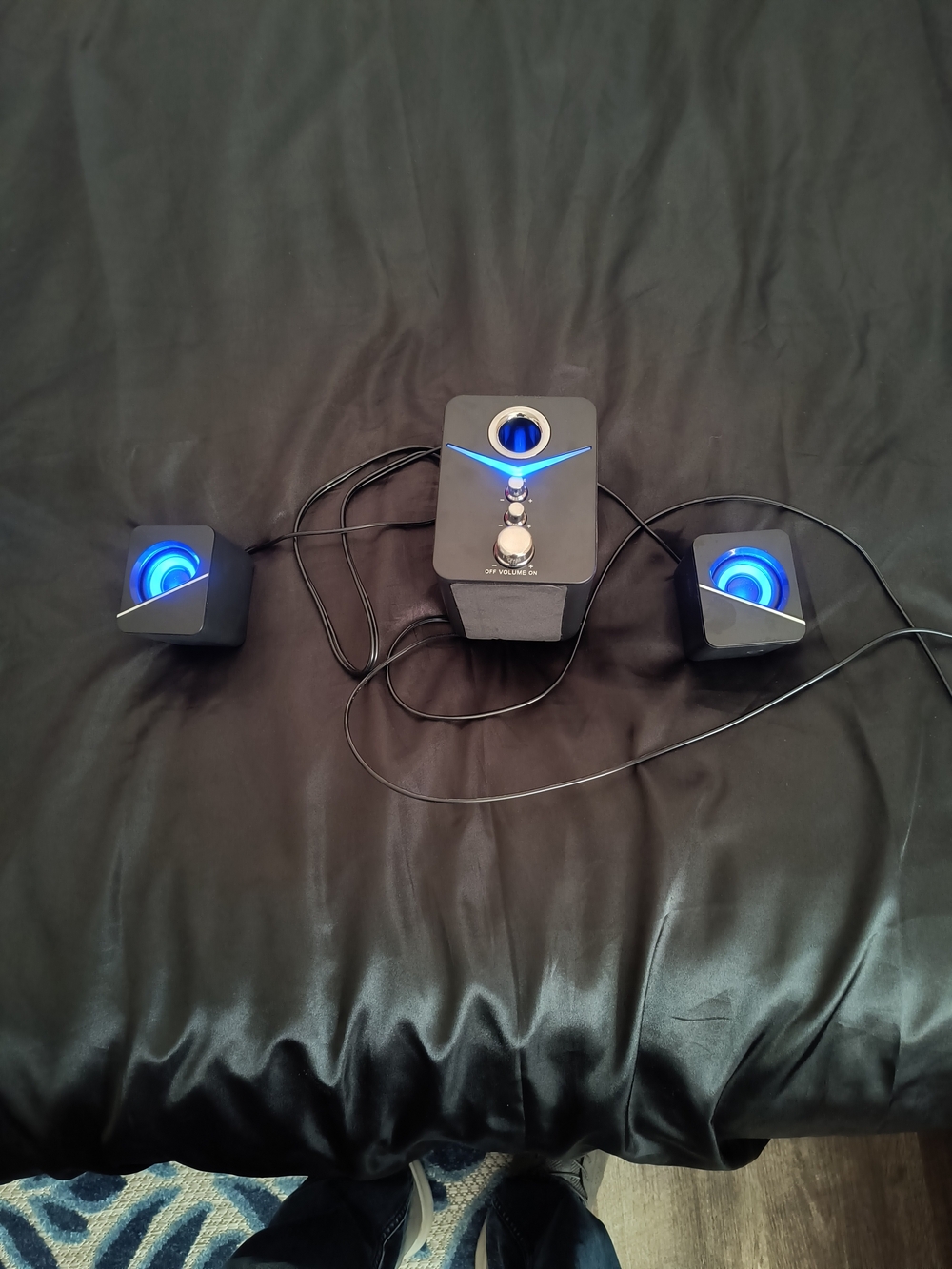 Compact 2.1 Computer Speaker System with Blue LED